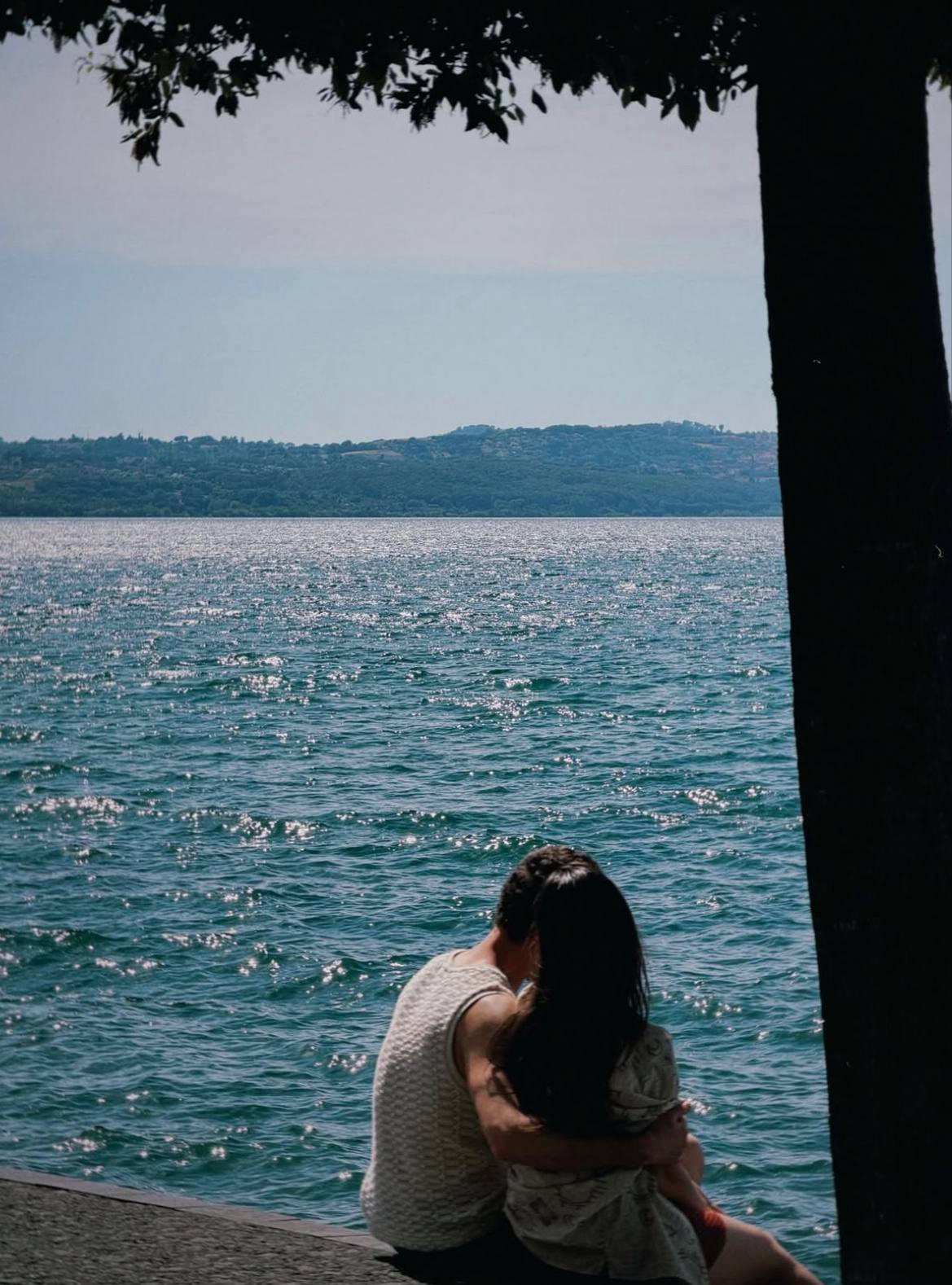 Двое у воды — Romance